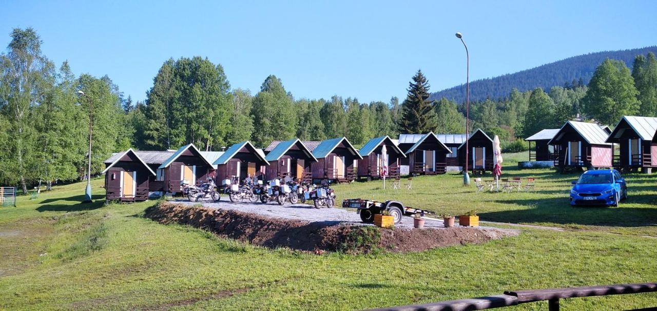 Retro Kemp Pod Boubinem Hotel Horní Vltavice Eksteriør billede